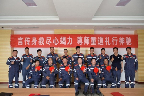 言传身教尽心竭力，尊师重道礼行聚鑫汇